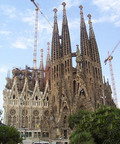 Barcelona-Gaudi-Sagradafamiliaunderconst