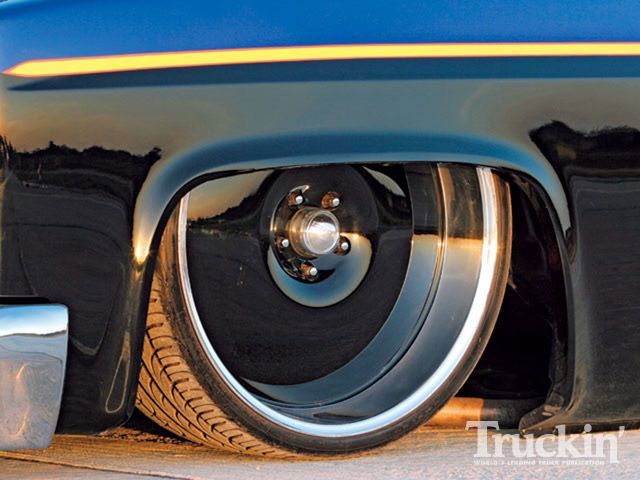 0901tr_03_z1986_chevy_c30_crew_cabcenterline_wheels.jpg