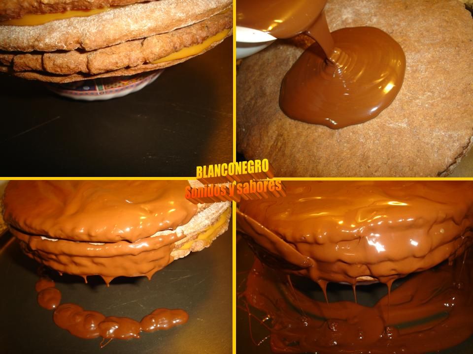 Torta alfajor + alfajores de chocolate Torta alfajor + alfajores de chocolate