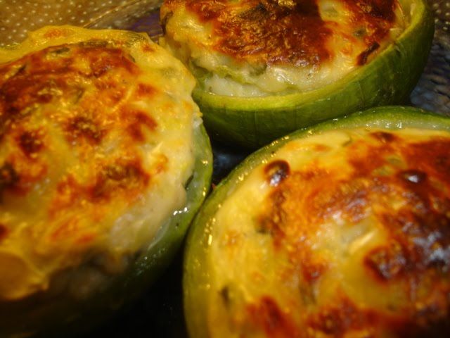 http://i757.photobucket.com/albums/xx218/sonidosysabores/zapallitos%20rellenos%20con%20queso%20al%20verdeo/zapallitosrellenossouffle.jpg