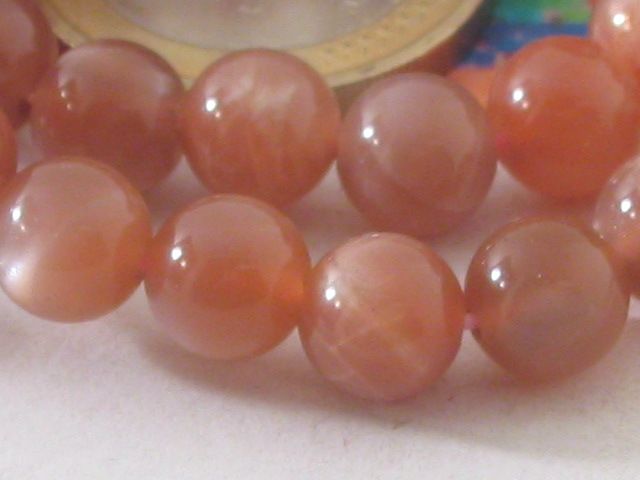 4 PERLE CABOCHON IN LEPIDOLITE DI 8 MM PROVENIENZA MADAGASCAR